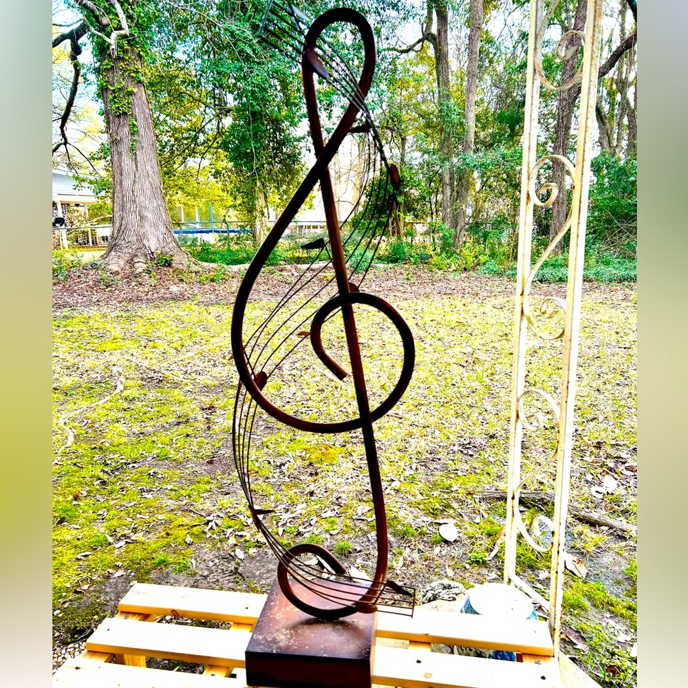 Treble Clef statue